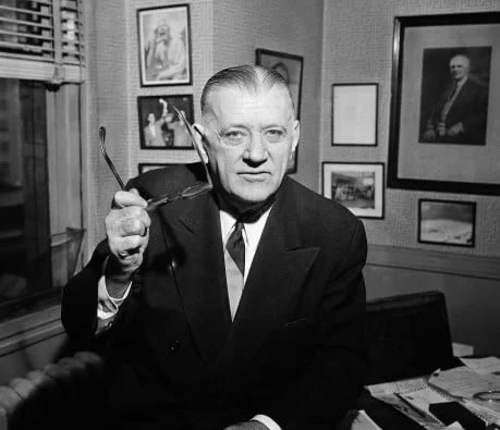 bert bell, além de idealizador do draft, também foi comissário da liga entre os anos de 1946 e 1956.