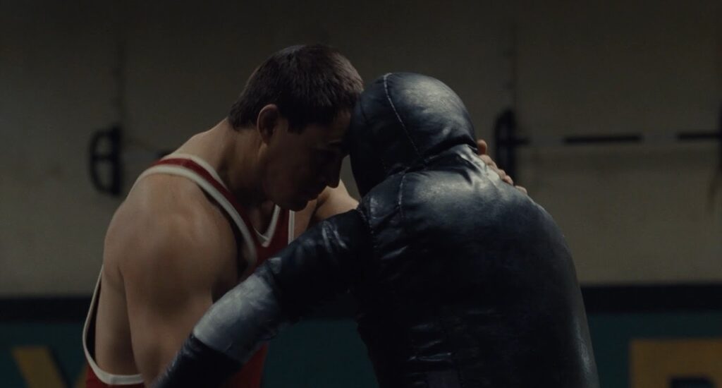 Primeira cena do filme Foxcatcher.