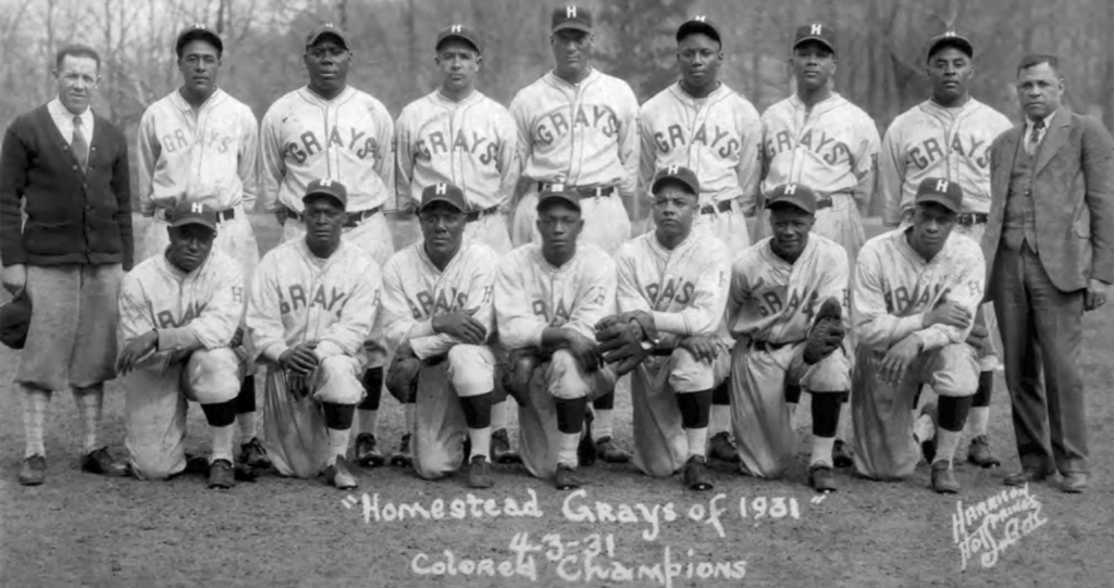 Josh Gibson fez uma das mais pitorescas estreias. Ele estava nas arquibancadas, assistindo o jogo, quando foi chamado para atuar.