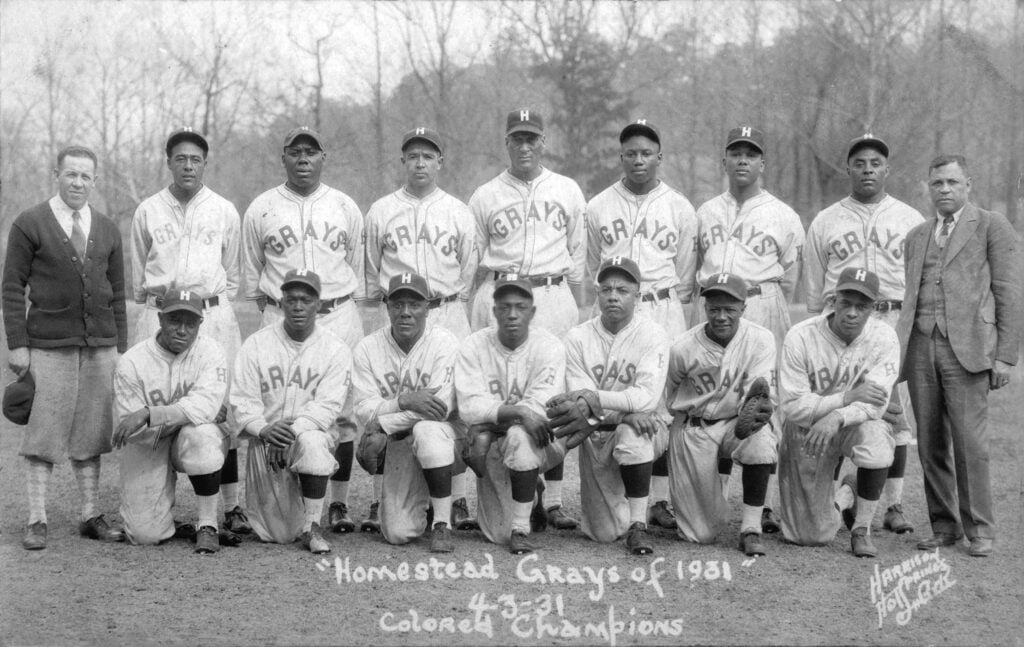 Foi pelos Grays que Smokey teve uma de suas maiores atuações: 27 strikeouts.