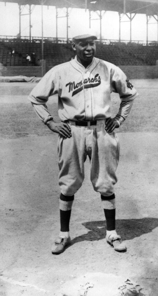 Wilbur "Bullet" Rogan não foi um nômade nas Negro Leagues. Mas sua carreira foi toda como um Monarch.