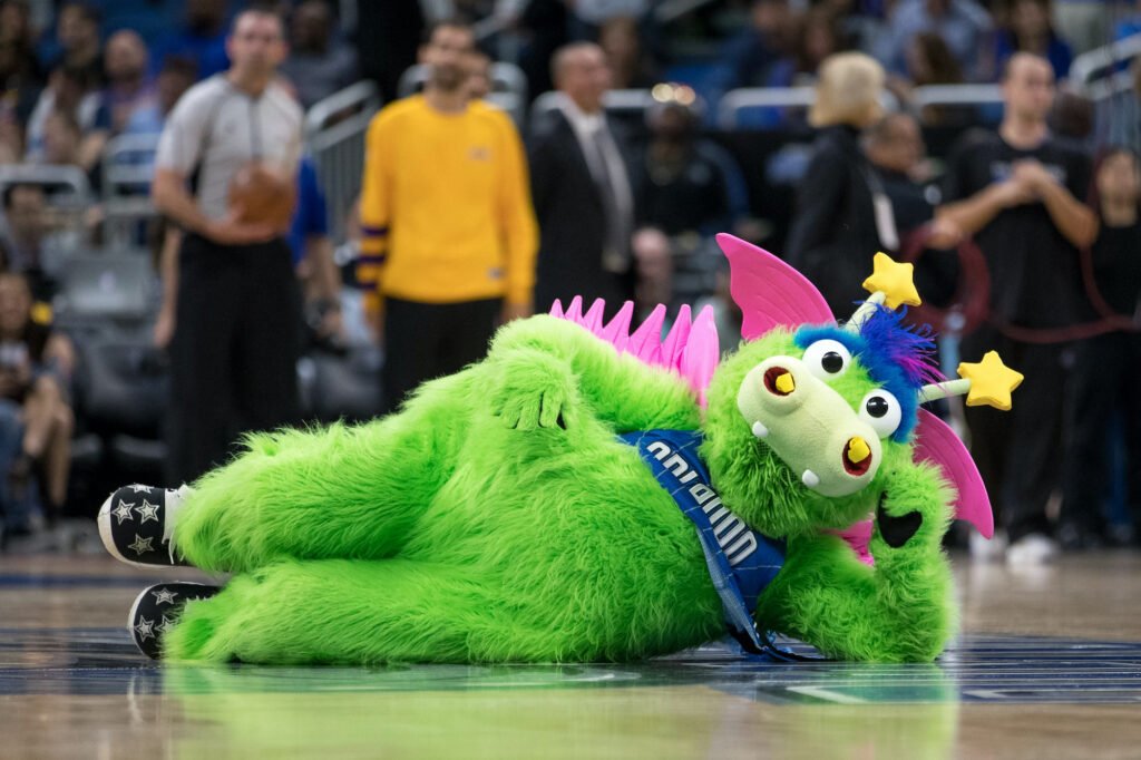 Essa mascote do Orlando Magic é muito legal!