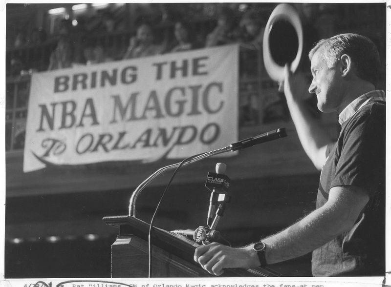 Foto de 22 de abril de 1987, quando Pat Williams informou que o Orlando Magic estava chegando.